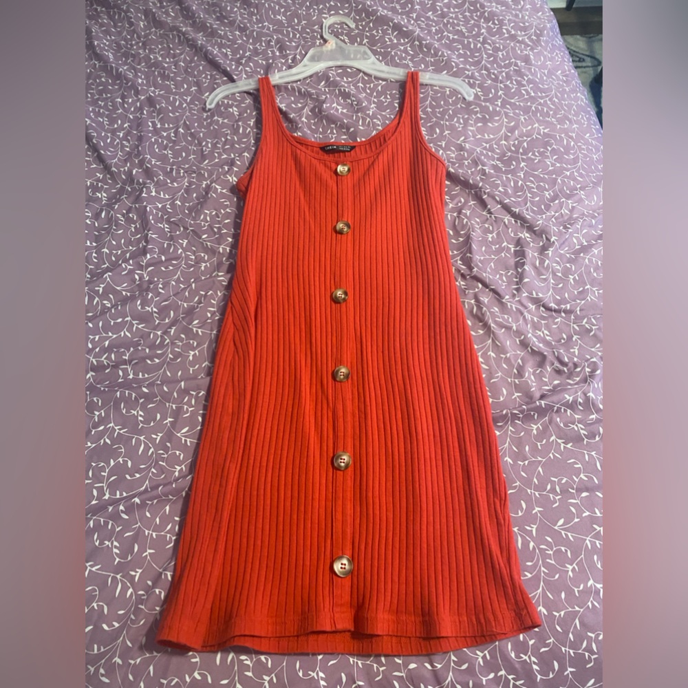 Small red dress with fake buttons